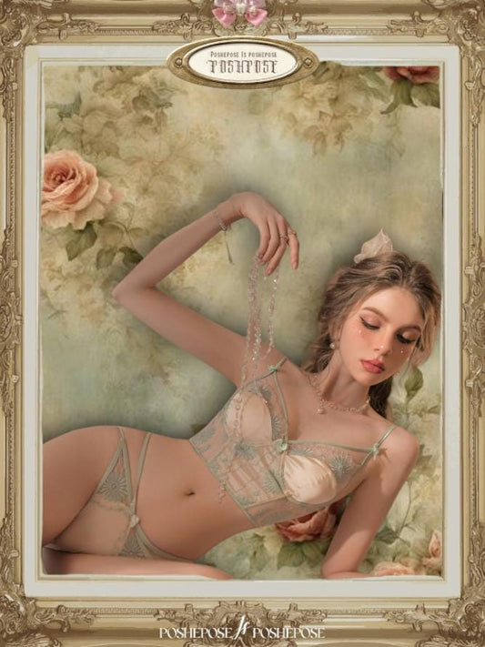 L'Essence De Rose Lingerie Set