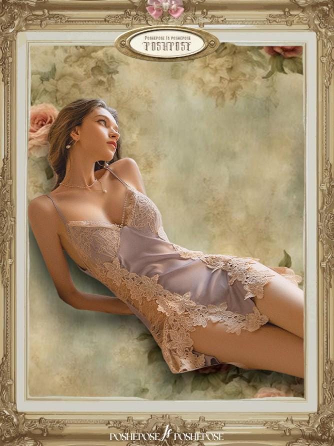 Les bijoux Secrets D'une Femme Nightdress With Robe