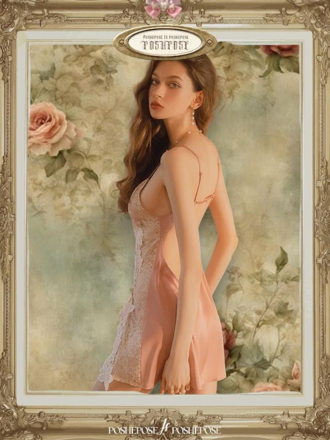 Les bijoux Secrets D'une Femme Nightdress With Robe