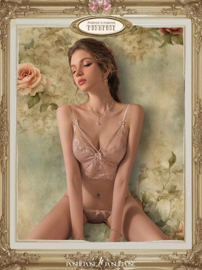 L'Essence De Rose Lingerie Set