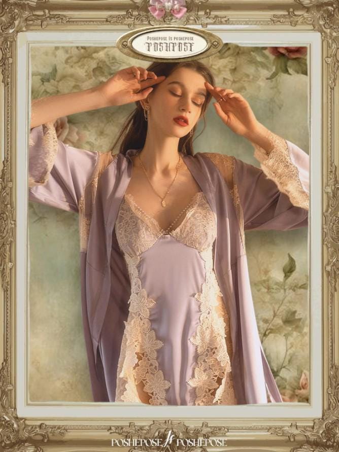 Les bijoux Secrets D'une Femme Nightdress With Robe